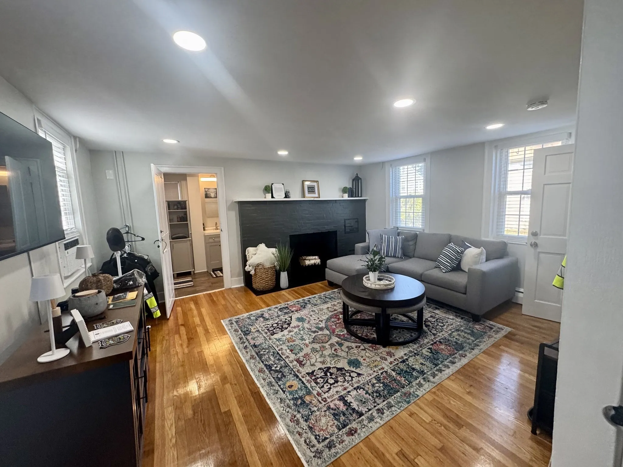 1 bed, 1 bath apartment for rent at 198 Main St Unit 1 North, East Fairhaven