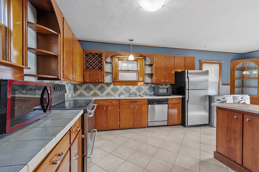 3 bed, 1 bath apartment for rent at 198 Main St Unit 1, Rockport — photo 3 of 25