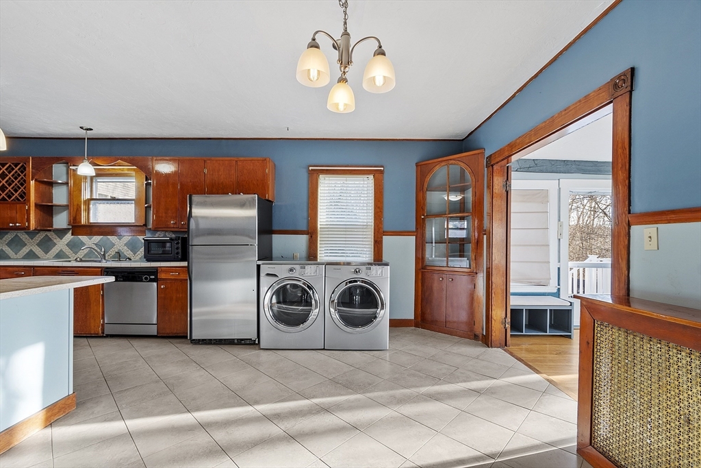 3 bed, 1 bath apartment for rent at 198 Main St Unit 1, Rockport — photo 4 of 25
