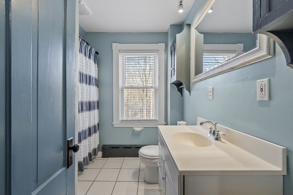 3 bed, 1 bath apartment for rent at 198 Main St Unit 1, Rockport — photo 18 of 25
