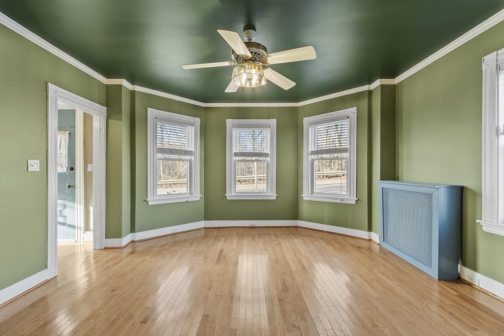 3 bed, 1 bath apartment for rent at 198 Main St Unit 1, Rockport — photo 5 of 25