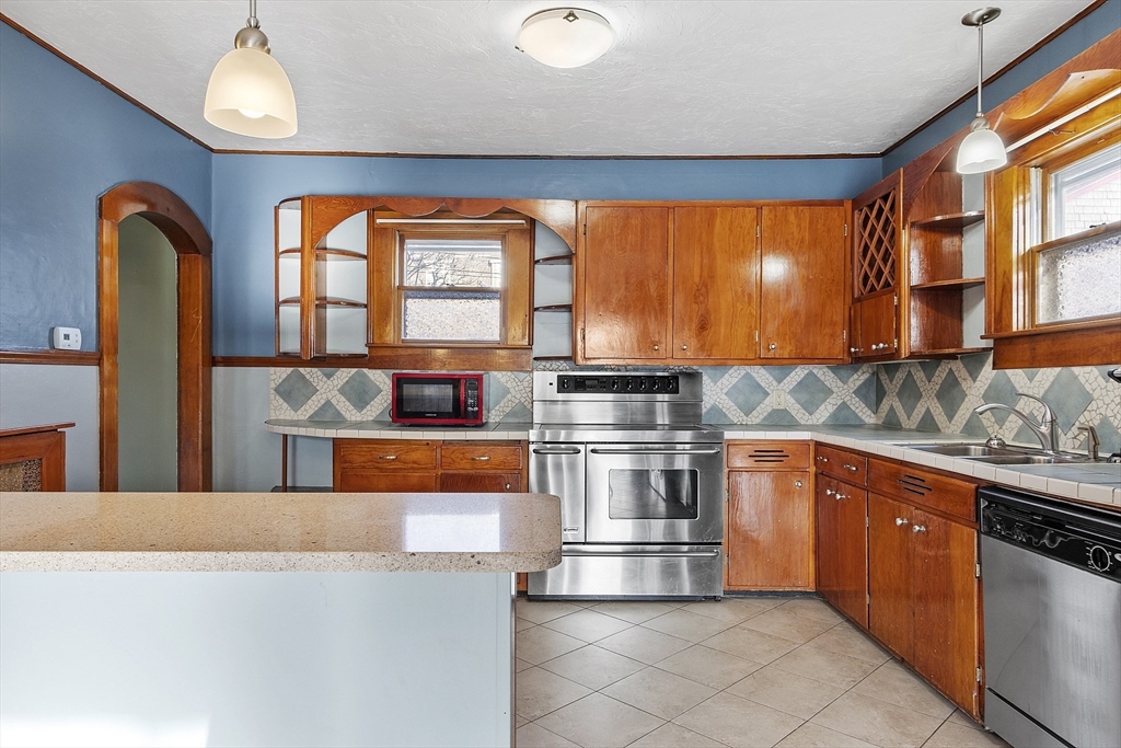 3 bed, 1 bath apartment for rent at 198 Main St Unit 1, Rockport — photo 2 of 25