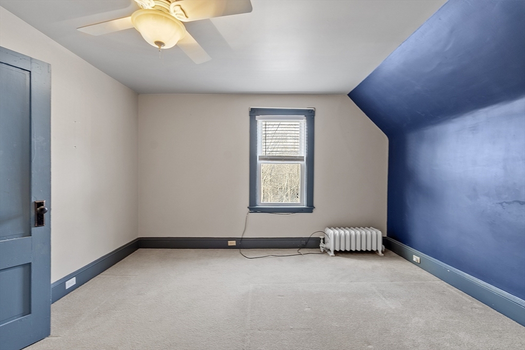 3 bed, 1 bath apartment for rent at 198 Main St Unit 1, Rockport — photo 12 of 25