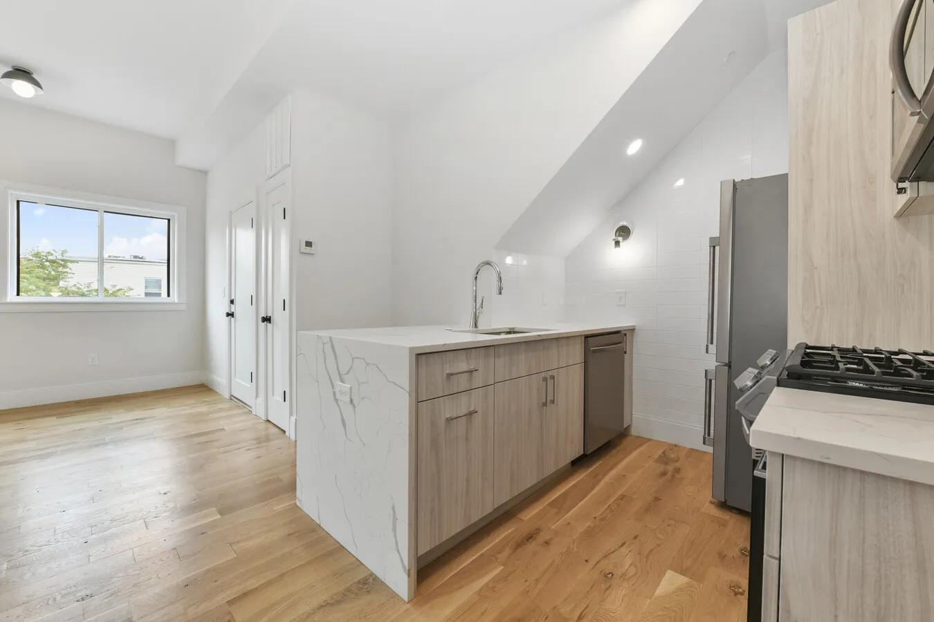 3 bed, 2 bath apartment for rent at 198 Maverick St Unit 1, East Boston — photo 15 of 25