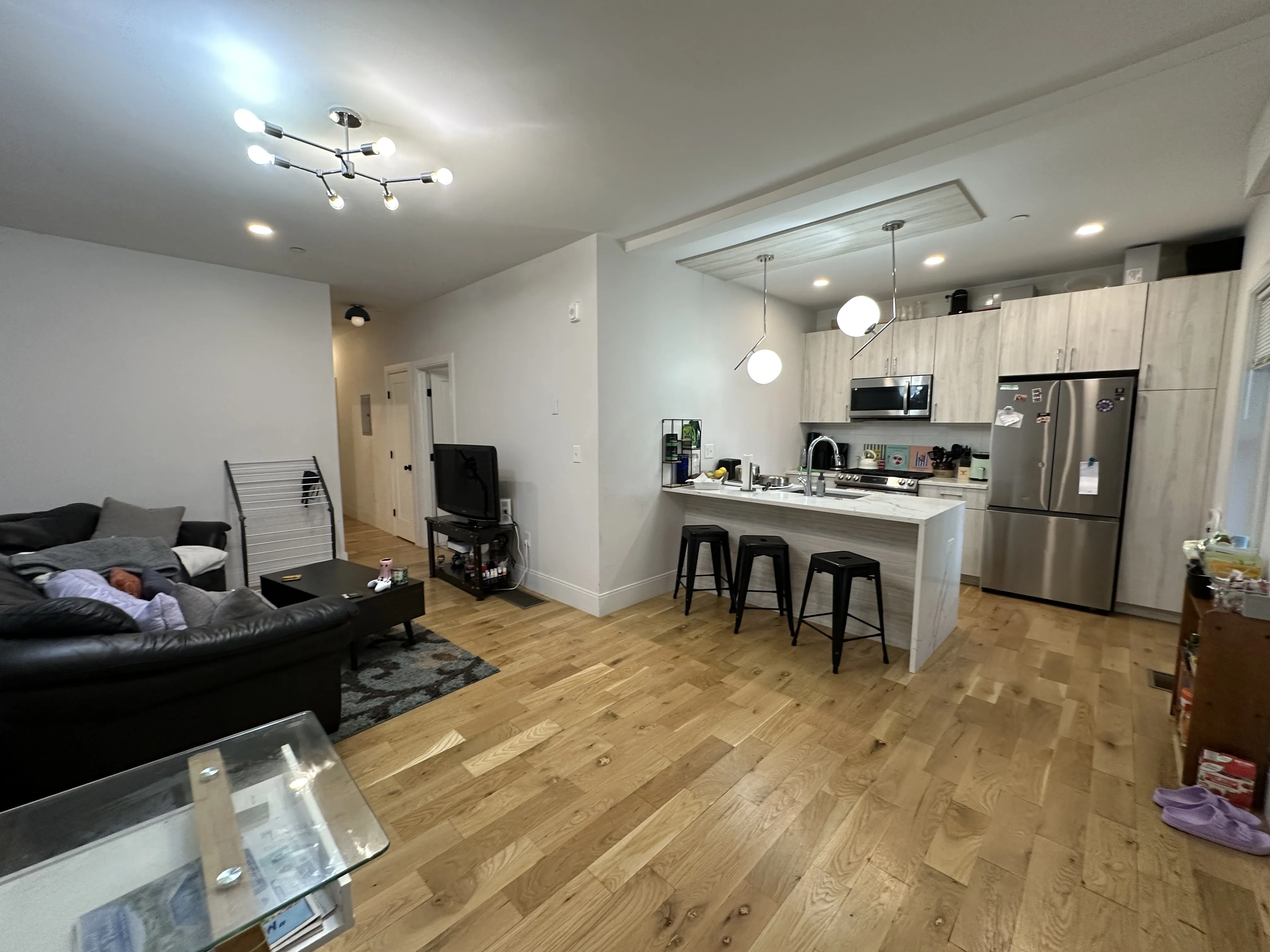3 bed, 2 bath apartment for rent at 198 Maverick St Unit 1, East Boston — photo 5 of 25