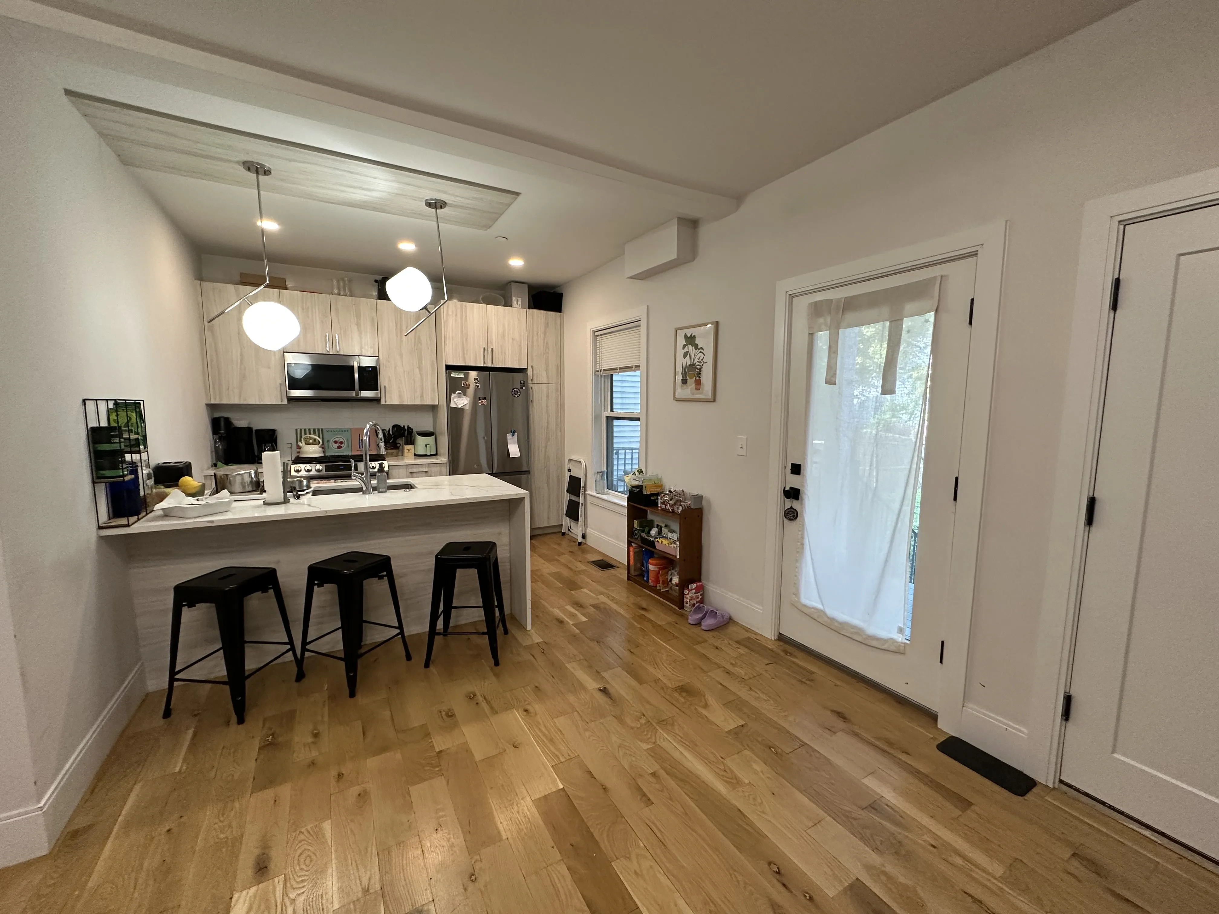 3 bed, 2 bath apartment for rent at 198 Maverick St Unit 1, East Boston — photo 3 of 25