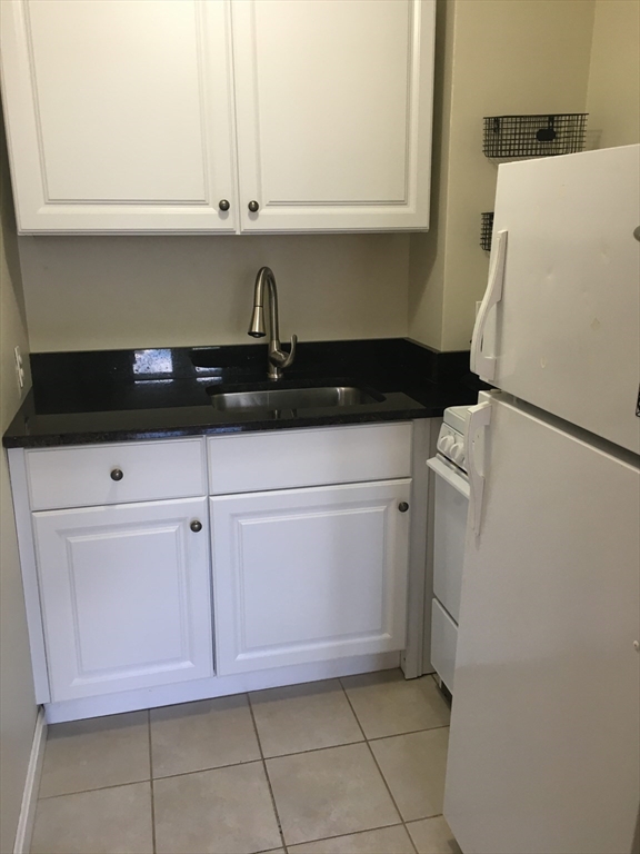 Studio bed, 1 bath apartment for rent at 198 Saint Paul Unit 9, Brookline — photo 3 of 9