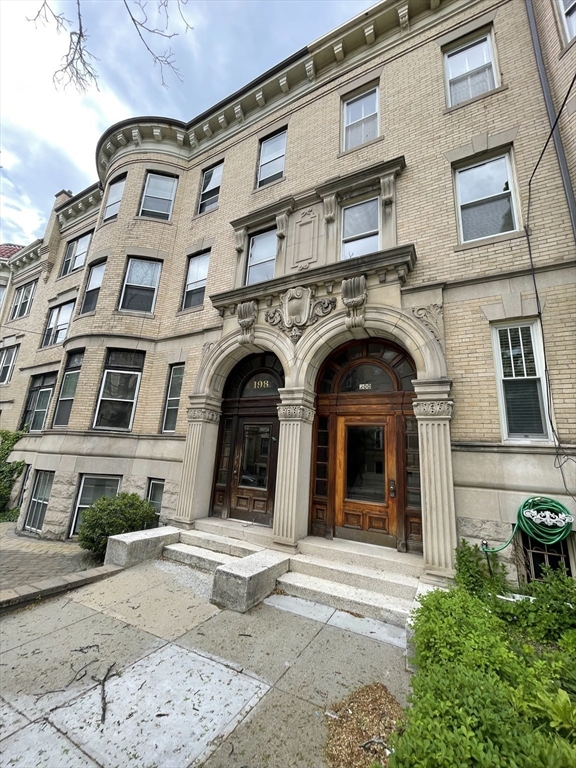 Studio bed, 1 bath apartment for rent at 198 Saint Paul Unit 9, Brookline — photo 4 of 9