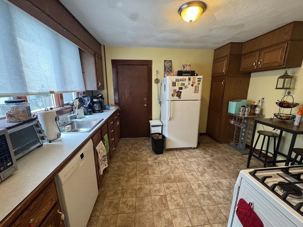 2 bed, 1 bath apartment for rent at 198 School St Unit 1, Watertown — photo 6 of 26