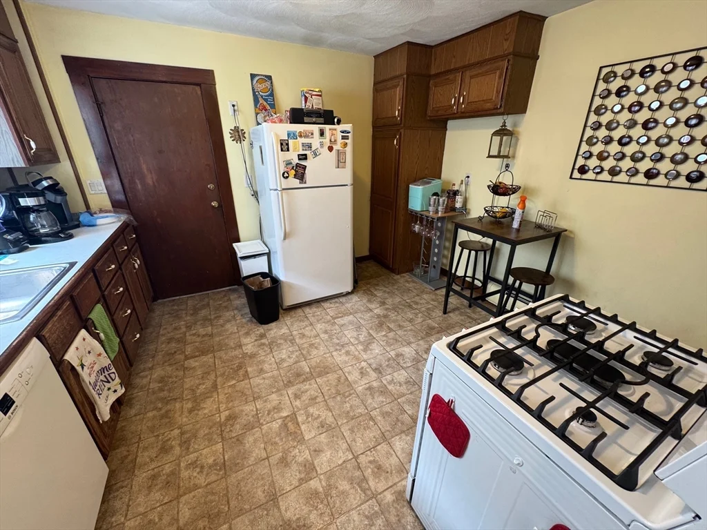 2 bed, 1 bath apartment for rent at 198 School St Unit 1, Watertown — photo 9 of 26