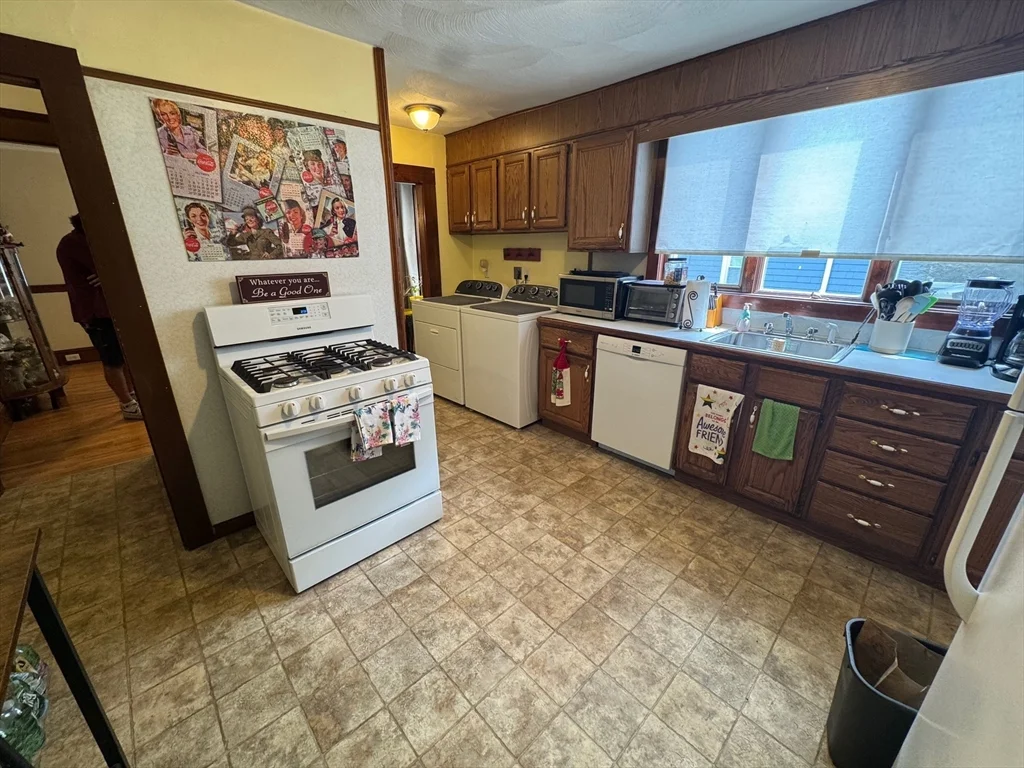 2 bed, 1 bath apartment for rent at 198 School St Unit 1, Watertown — photo 12 of 26