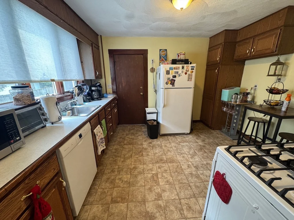 2 bed, 1 bath apartment for rent at 198 School St Unit 1, Watertown — photo 8 of 26