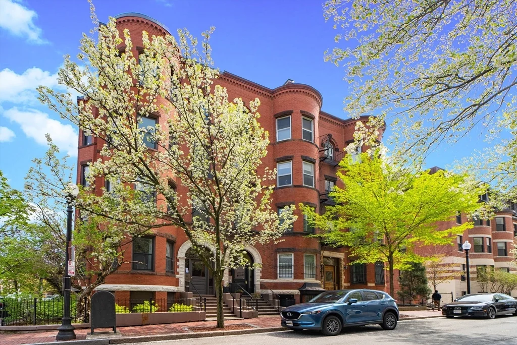 Studio bed, 1 bath apartment for rent at 198 St Botolph St Unit 2, Back Bay — photo 1 of 10