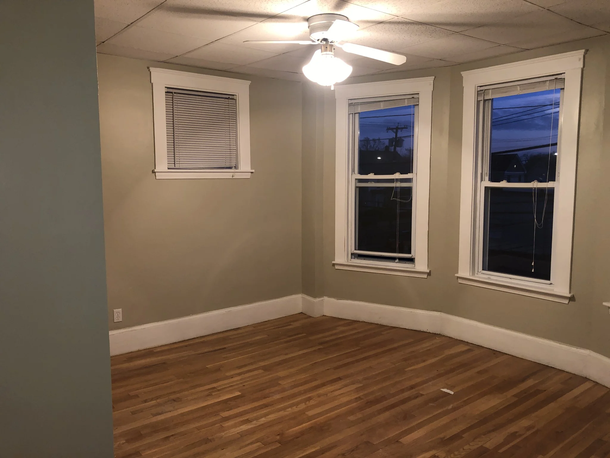 5 bed, 1 bath apartment for rent at 198 Washington St Unit 2, Medford — photo 14 of 17
