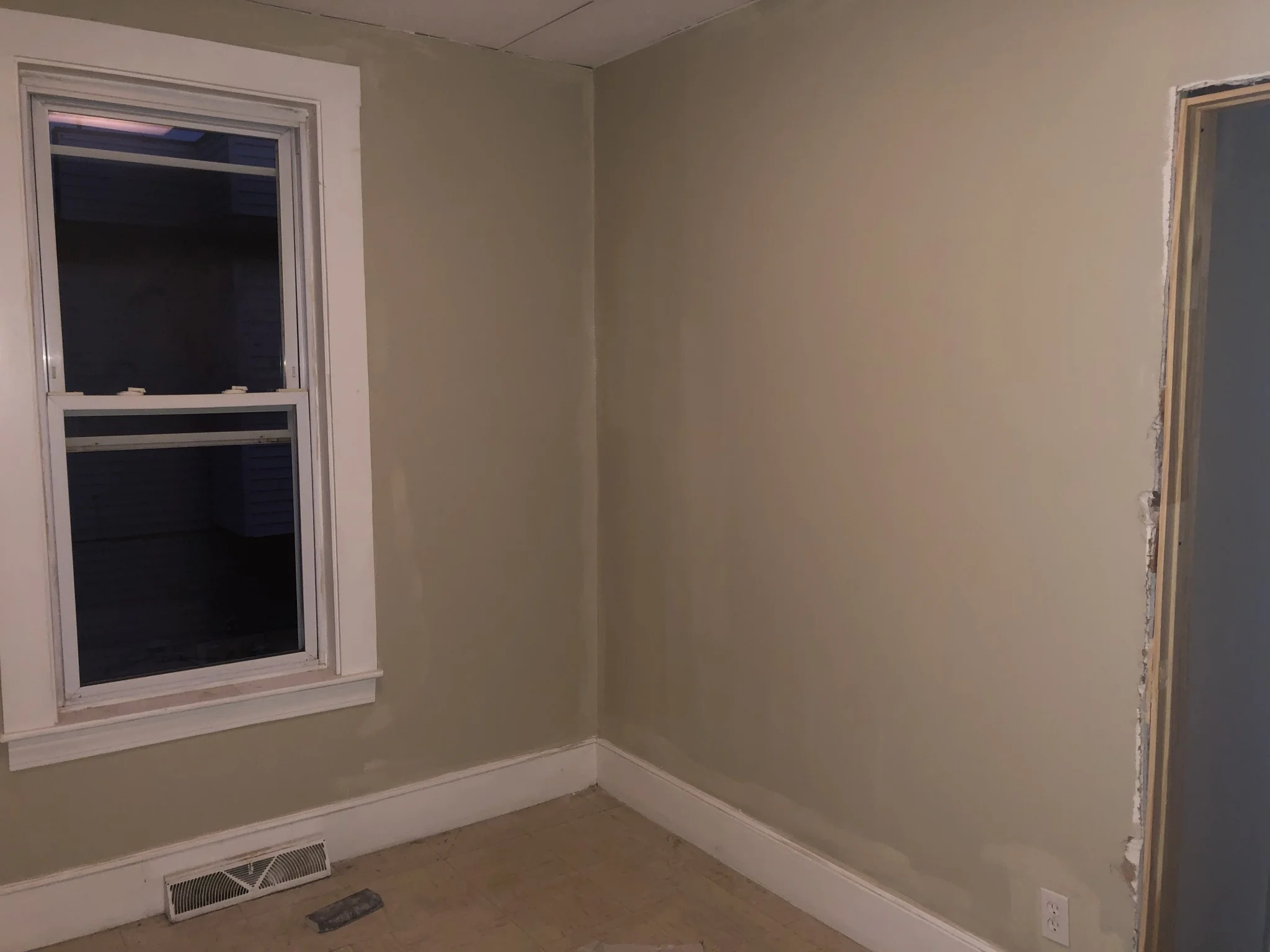 5 bed, 1 bath apartment for rent at 198 Washington St Unit 2, Medford — photo 4 of 17