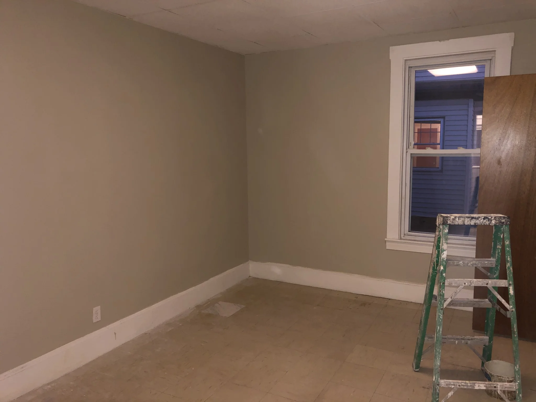 5 bed, 1 bath apartment for rent at 198 Washington St Unit 2, Medford — photo 12 of 17