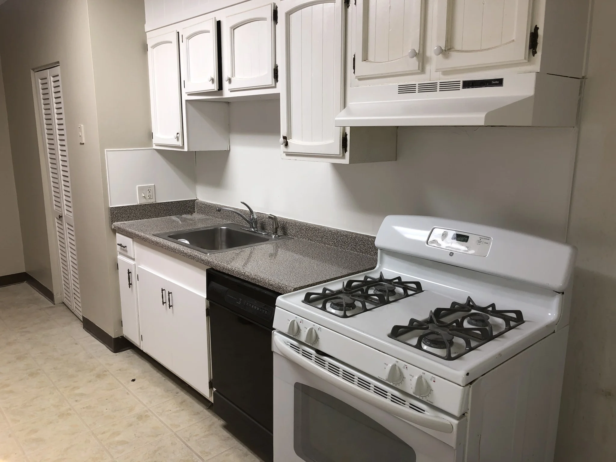 5 bed, 1 bath apartment for rent at 198 Washington St Unit 2, Medford — photo 3 of 17