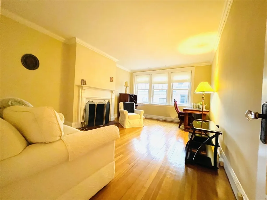 1 bed, 1 bath apartment for rent at 1988 Commonwealth Ave Unit 9, Brighton — photo 6 of 31
