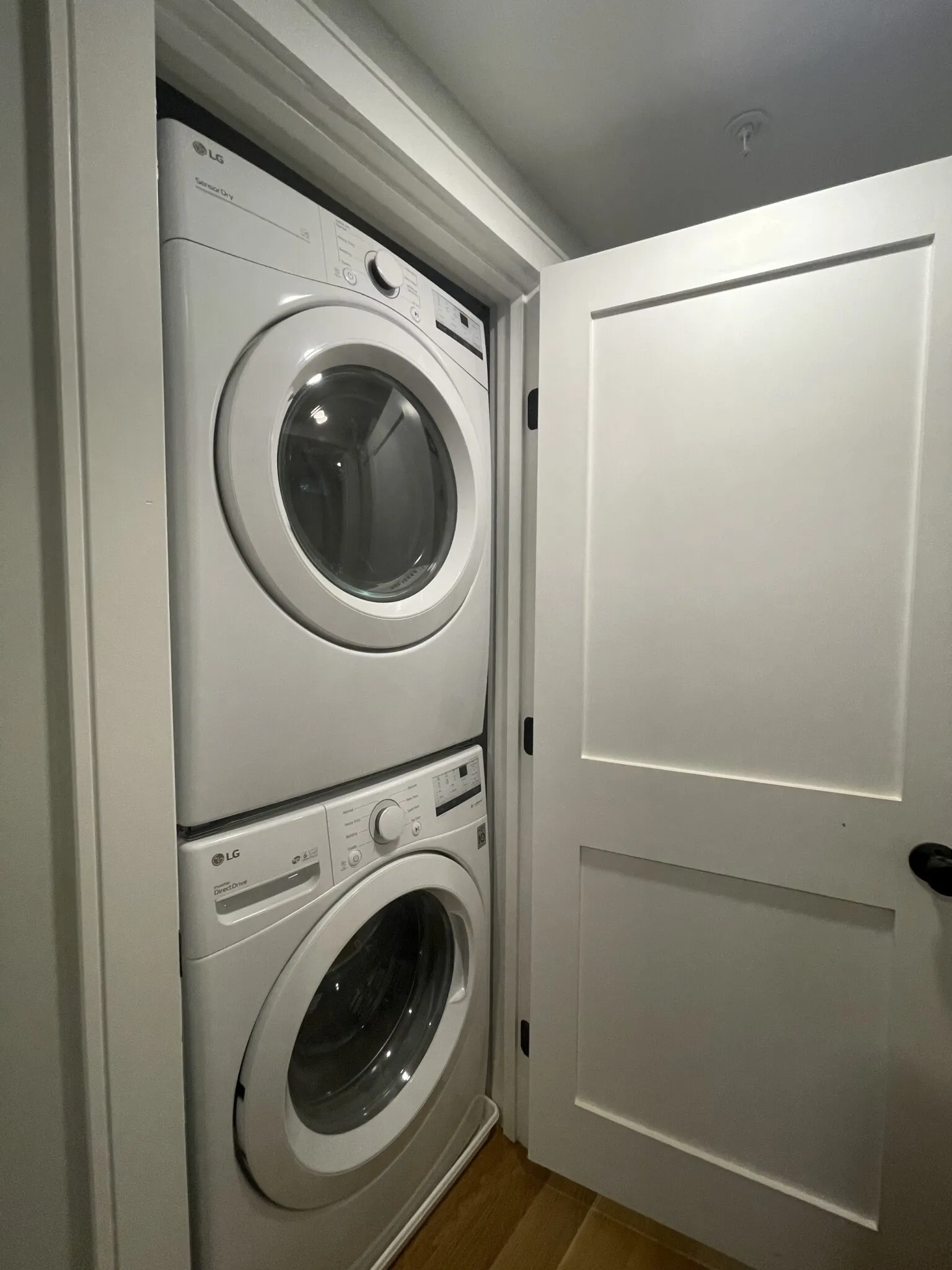 4 bed, 3.5 bath apartment for rent at 199 Boylston St Unit 1, Boylston Street — photo 9 of 18