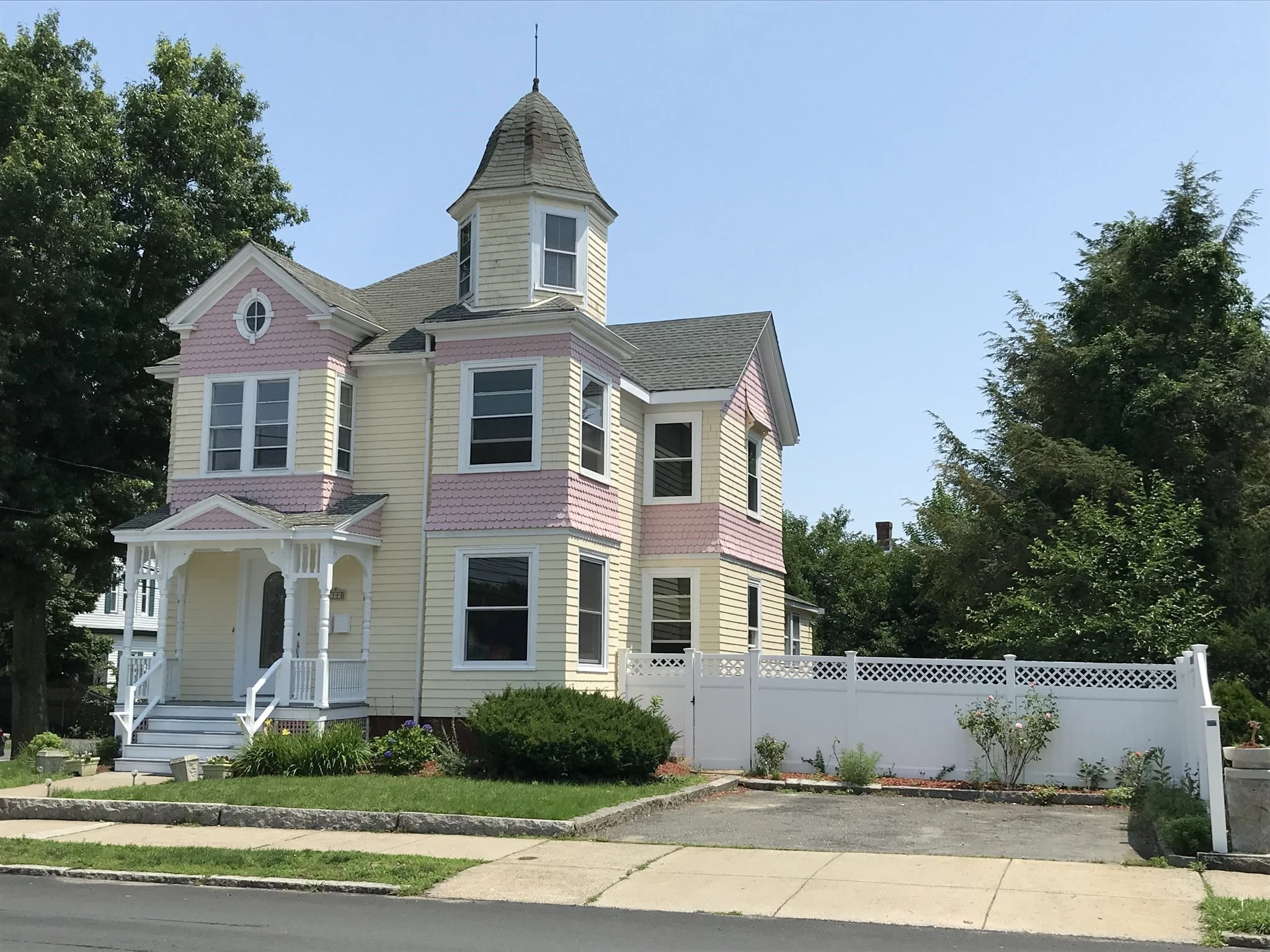 3 bed, 1 bath apartment for rent at 199 Burrill St Unit 2, Swampscott