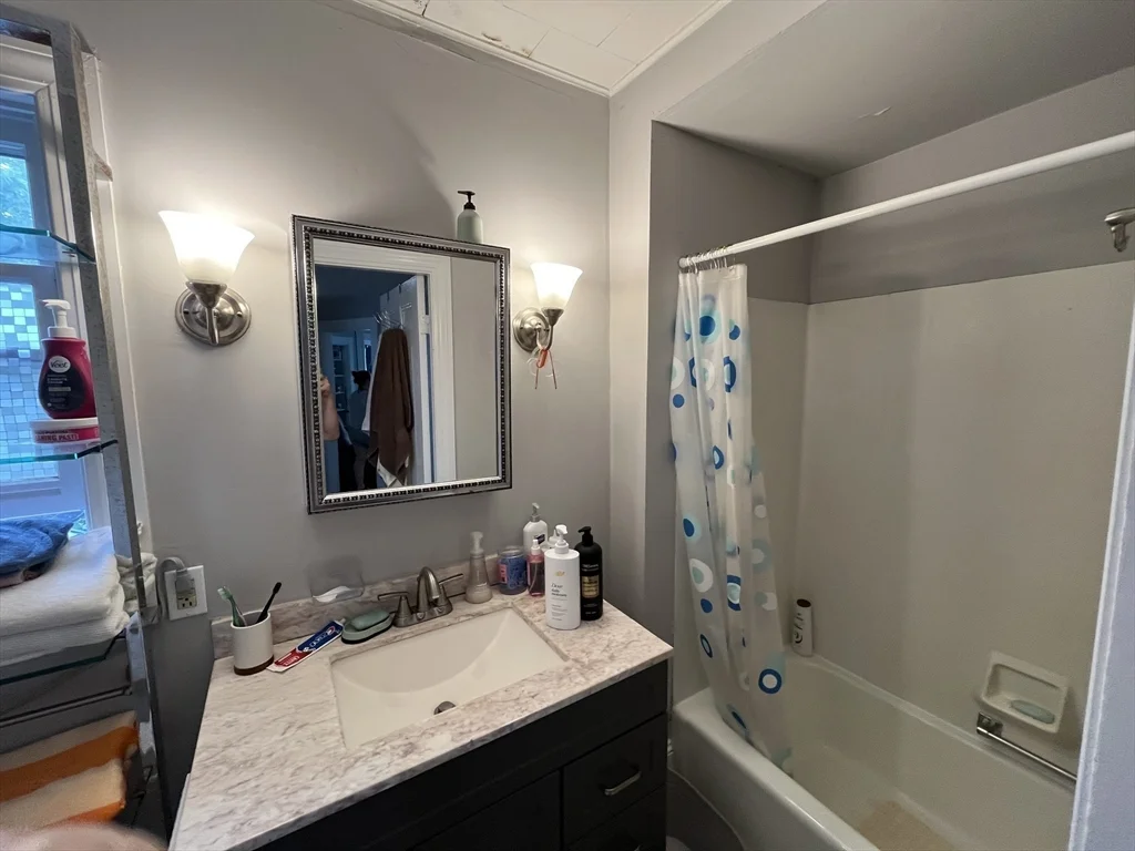 2 bed, 1 bath apartment for rent at 199 Burrill Unit 1, Swampscott — photo 6 of 9