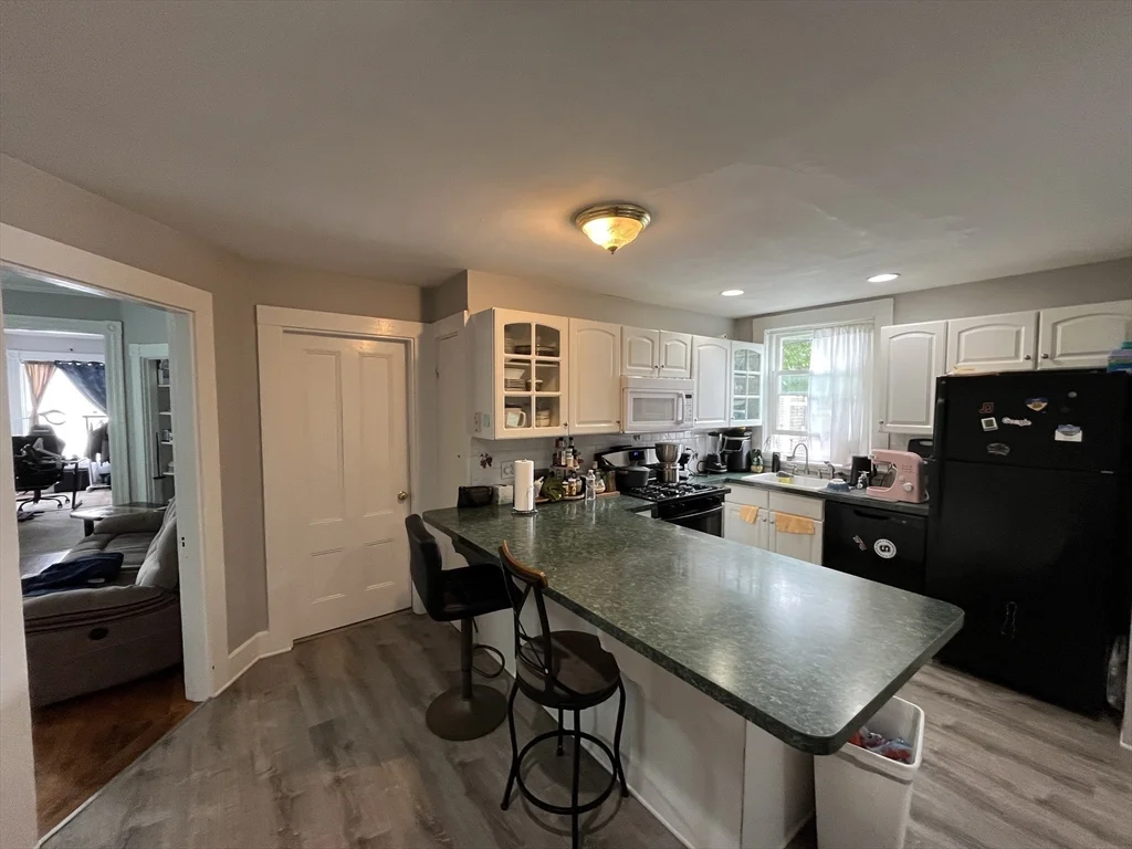 2 bed, 1 bath apartment for rent at 199 Burrill Unit 1, Swampscott — photo 5 of 9