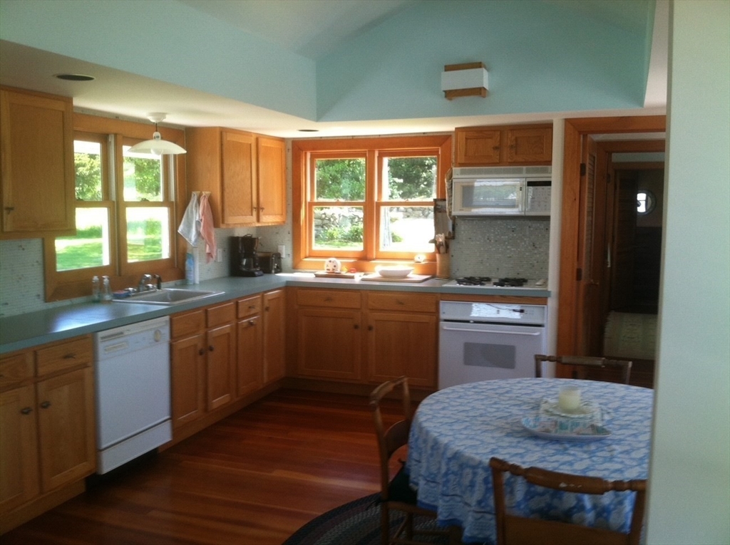 2 bed, 2 bath apartment for rent at 199-C Fisherville Ln Unit VAC RENTAL, South Westport — photo 6 of 17