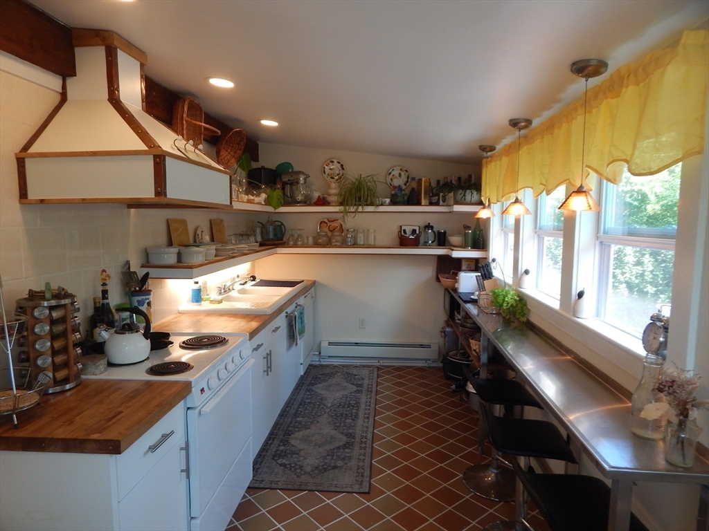 2 bed, 2 bath apartment for rent at 199 Granite St, Rockport — photo 6 of 15