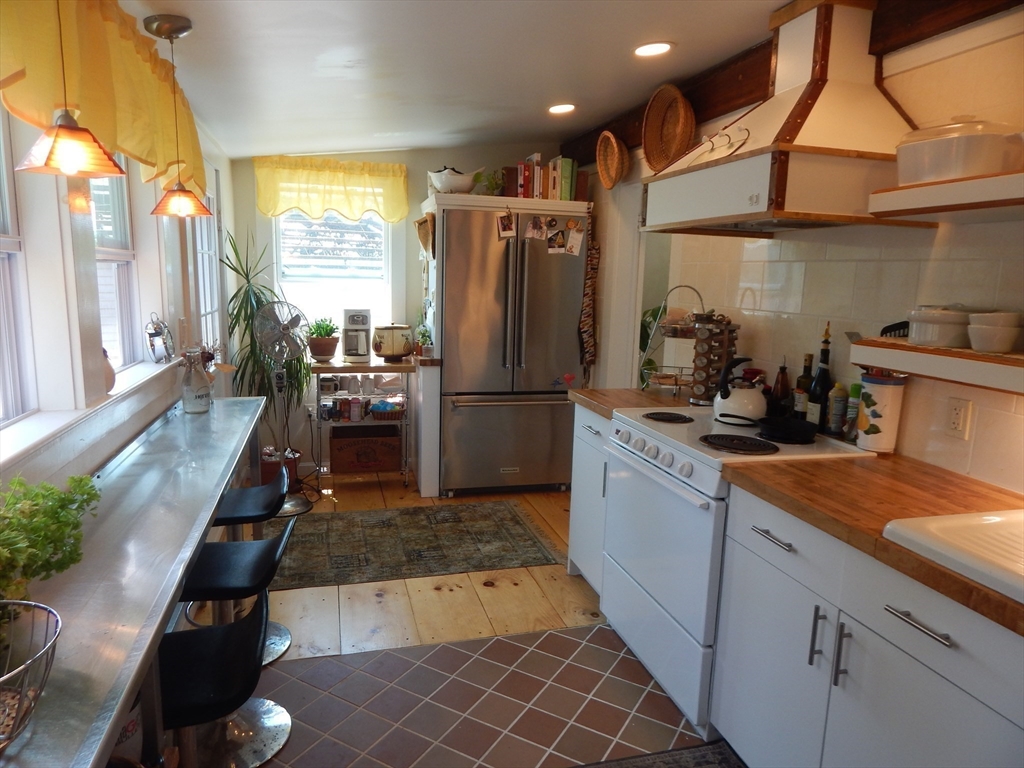2 bed, 2 bath apartment for rent at 199 Granite St, Rockport — photo 7 of 15