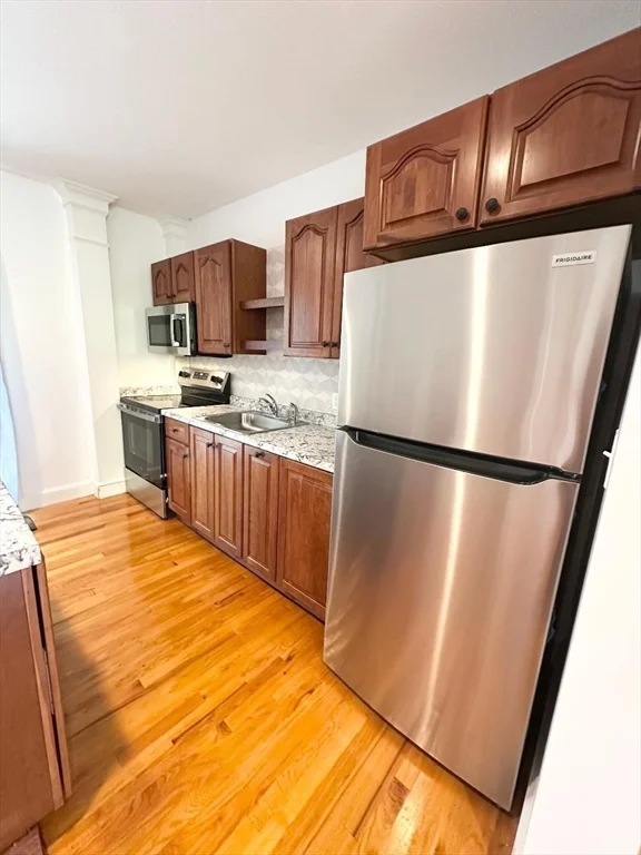 3 bed, 1 bath apartment for rent at 199 High St Unit 1, Athol — photo 6 of 26