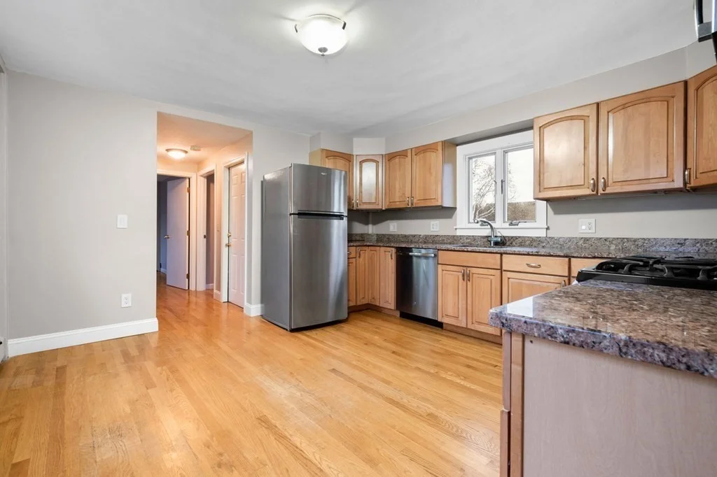3 bed, 2 bath apartment for rent at 199 Lynn St Unit 2, South Peabody — photo 4 of 15