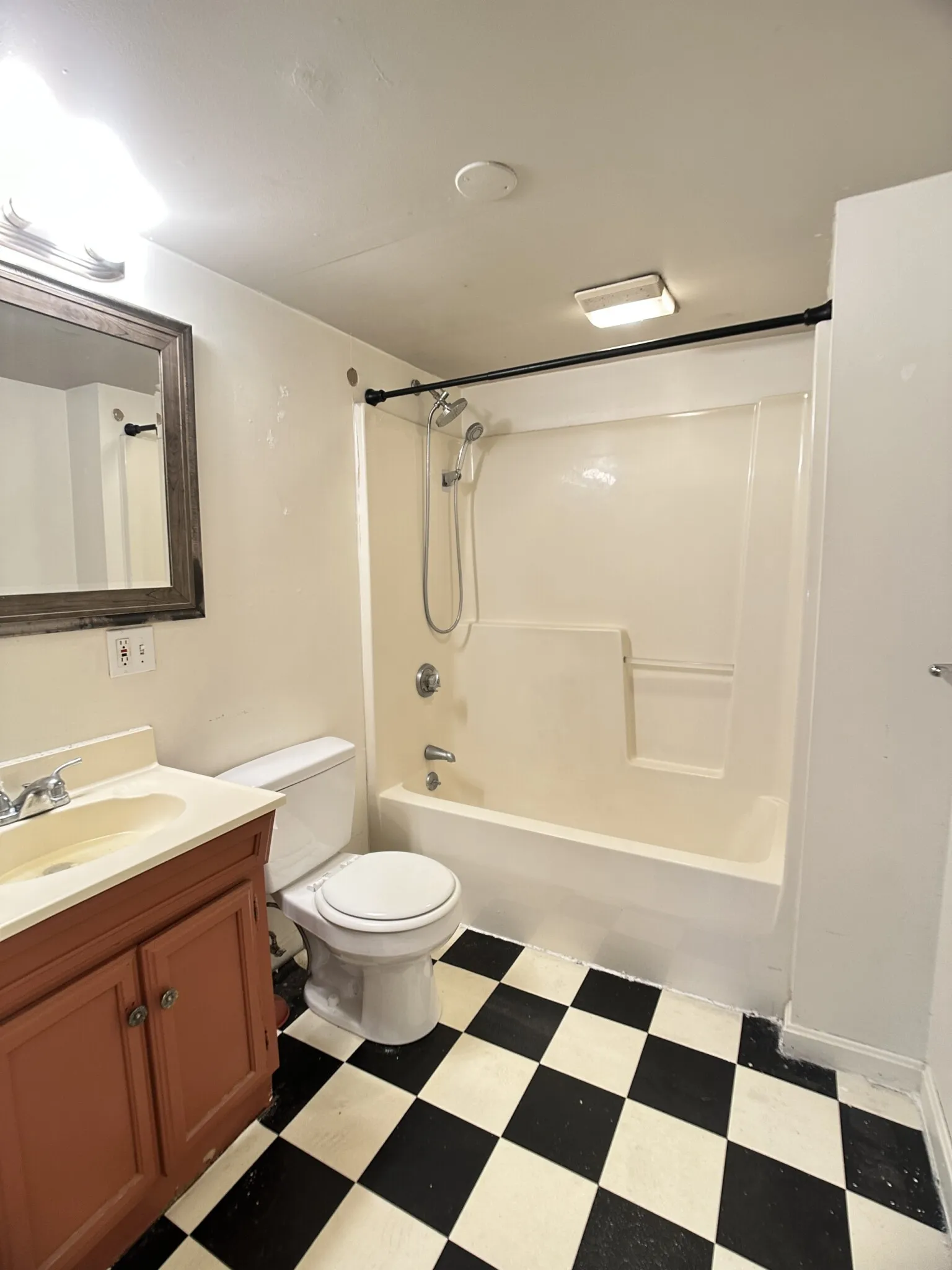 2 bed, 1 bath apartment for rent at 199 Mount Auburn St Unit 1, West Cambridge — photo 6 of 13