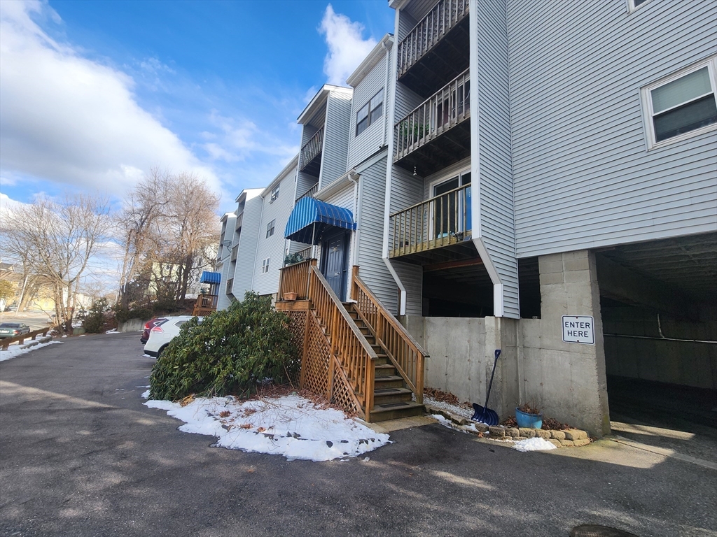 2 bed, 1 bath apartment for rent at 199 Perry Unit 7, Worcester — photo 3 of 23