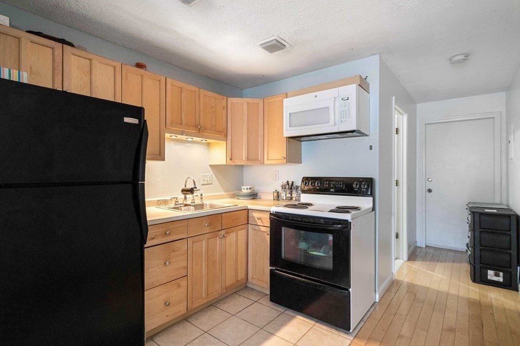 2 bed, 1 bath apartment for rent at 199 Prospect St Unit 4, Cambridge — photo 3 of 7