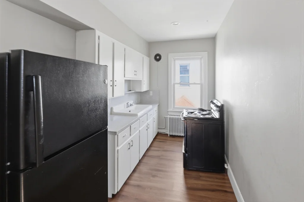 2 bed, 1 bath apartment for rent at 199 Purchase St Unit 2, Fall River — photo 4 of 8