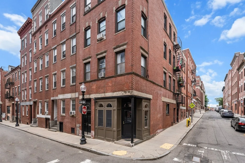 2 bed, 1 bath apartment for rent at 199 Salem St Unit 3, North End