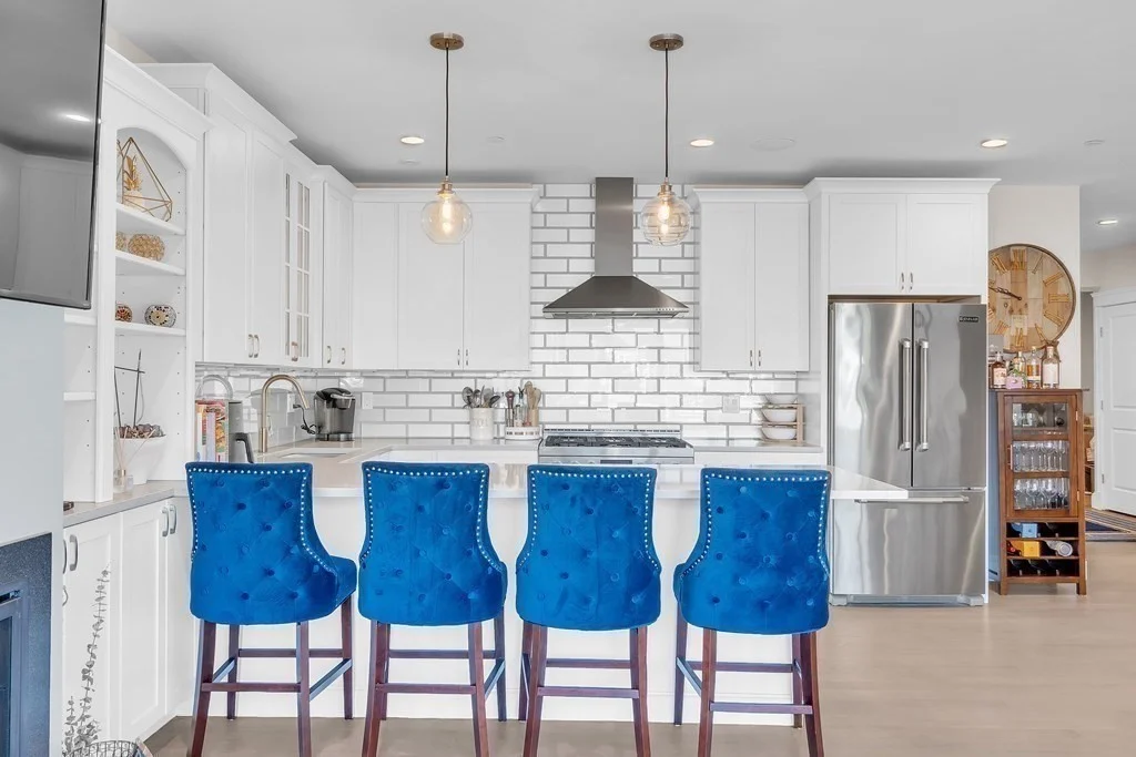 2 bed, 2 bath apartment for rent at 199 W 8th Unit 6, South Boston — photo 2 of 28