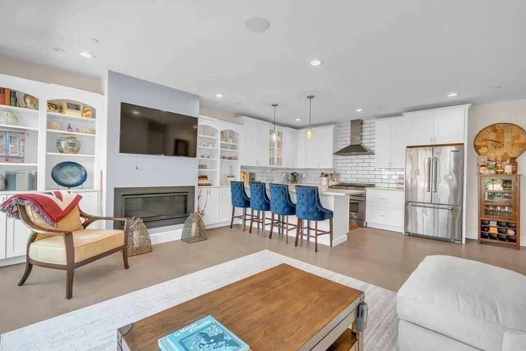 2 bed, 2 bath apartment for rent at 199 W 8th Unit 6, South Boston — photo 6 of 28