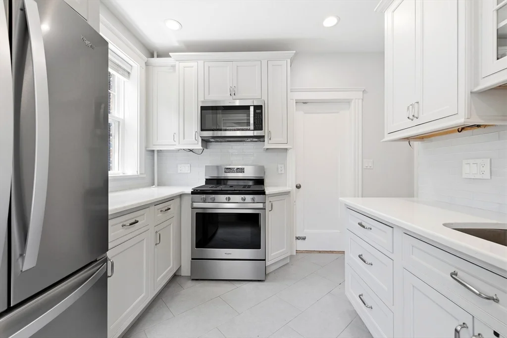 2 bed, 1 bath apartment for rent at 1992 Commonwealth Ave Unit 4, Brighton — photo 5 of 16