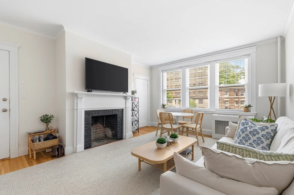 2 bed, 1 bath apartment for rent at 1992 Commonwealth Ave Unit 4, Brighton — photo 1 of 16