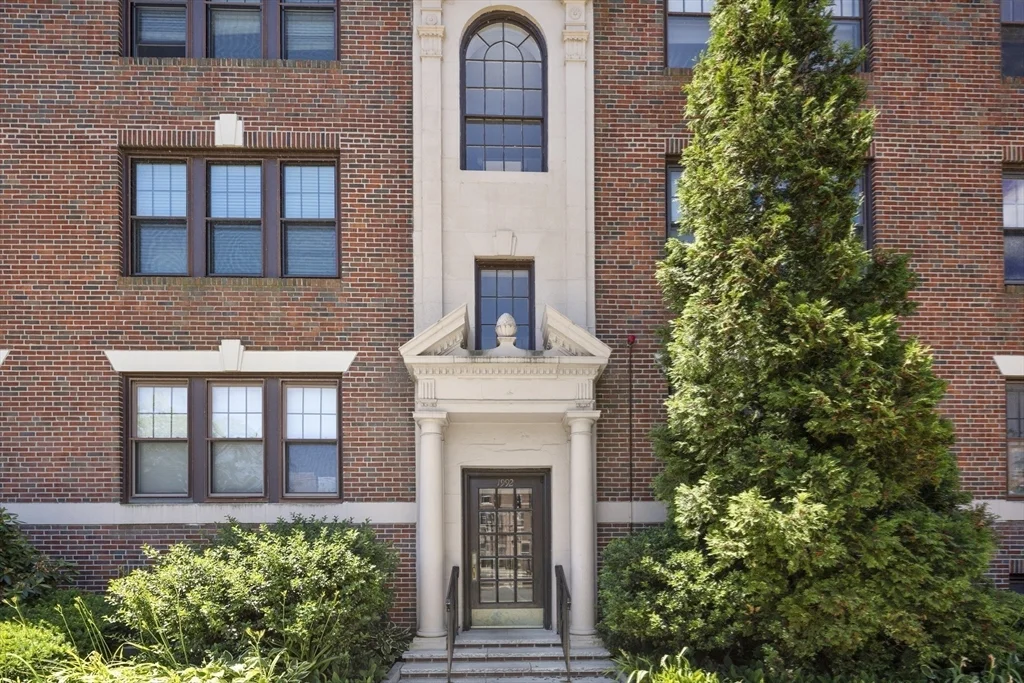 2 bed, 1 bath apartment for rent at 1992 Commonwealth Ave Unit 4, Brighton — photo 11 of 16