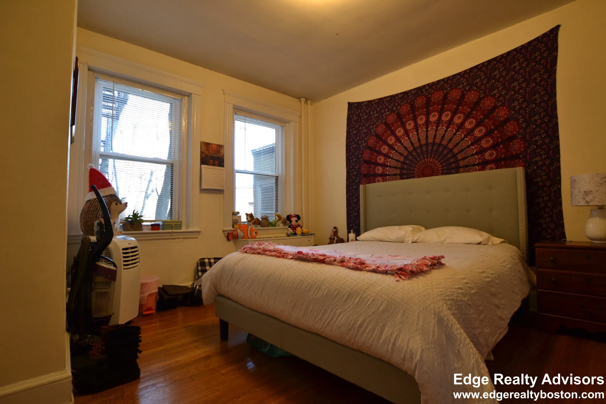 3 bed, 1 bath apartment for rent at 1999 Commonwealth Ave Unit 12, Brighton — photo 8 of 10
