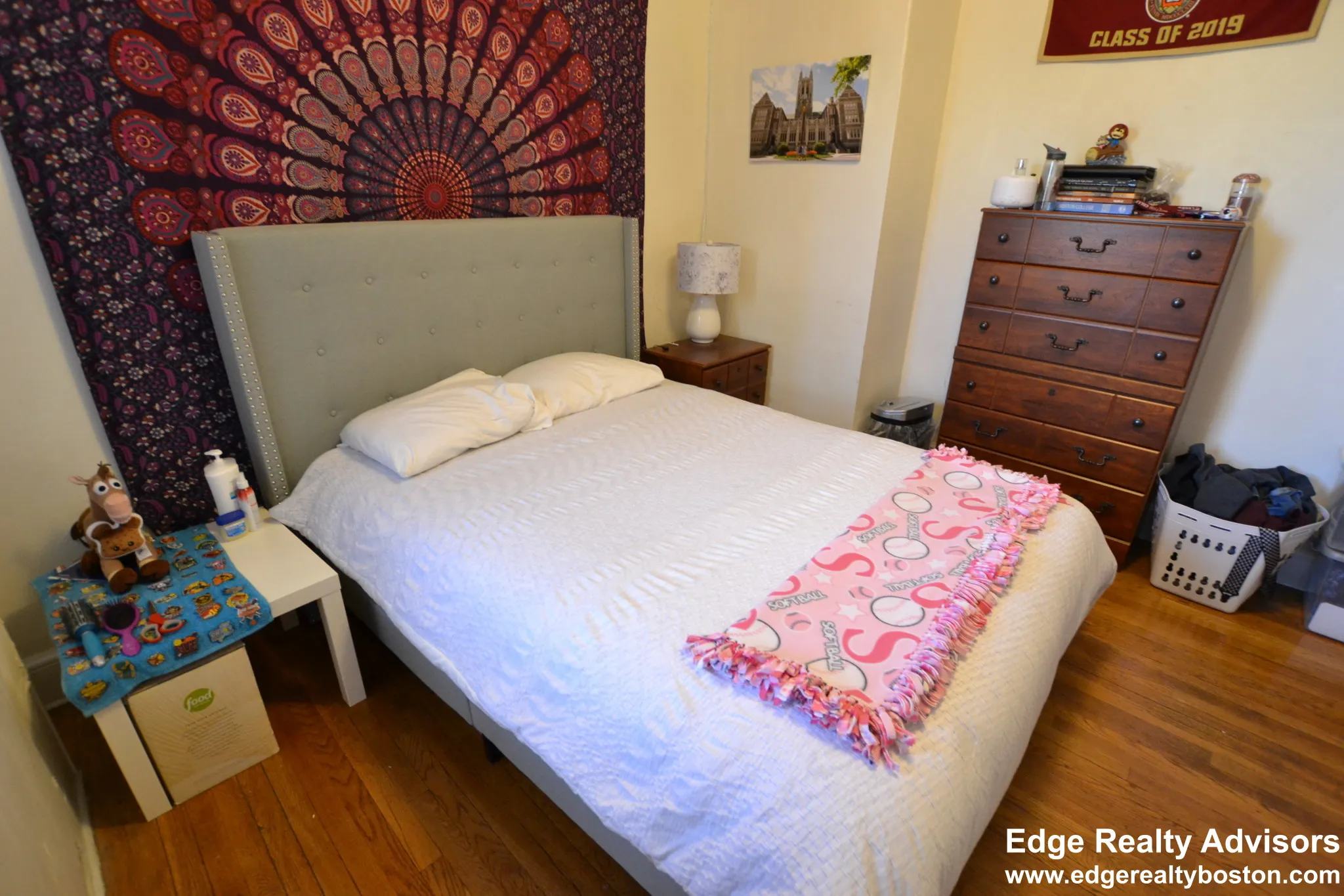 3 bed, 1 bath apartment for rent at 1999 Commonwealth Ave Unit 12, Brighton — photo 9 of 10