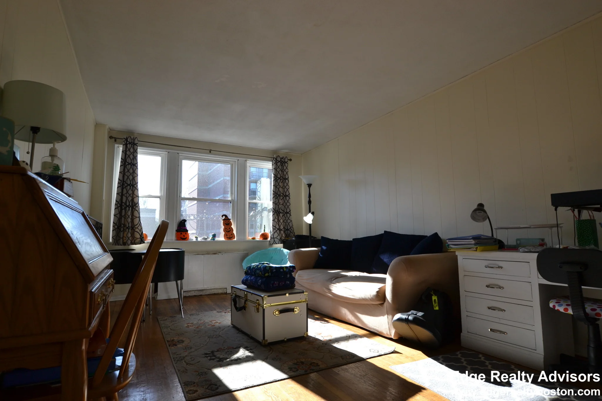 3 bed, 1 bath apartment for rent at 1999 Commonwealth Ave Unit 12, Brighton — photo 3 of 10