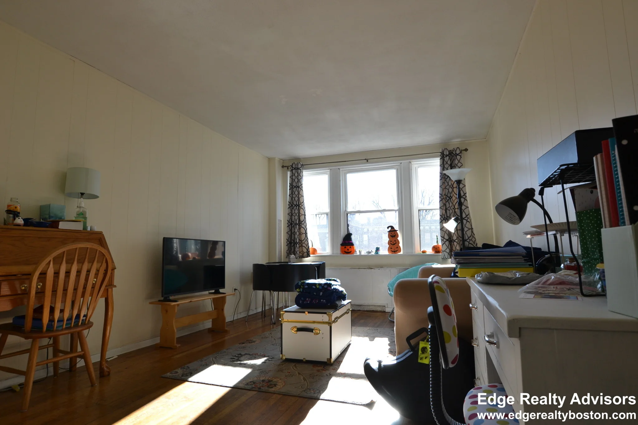 3 bed, 1 bath apartment for rent at 1999 Commonwealth Ave Unit 12, Brighton — photo 2 of 10