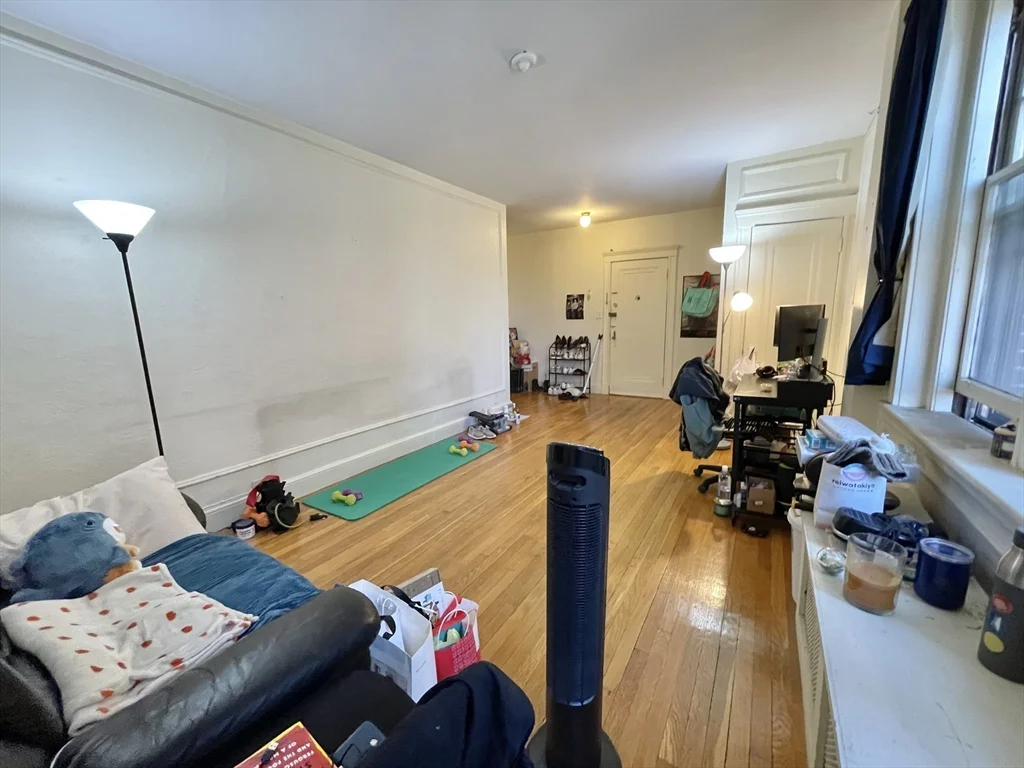 1 bed, 1 bath apartment for rent at 1999 Commonwealth Ave Unit 21, Brighton — photo 2 of 21