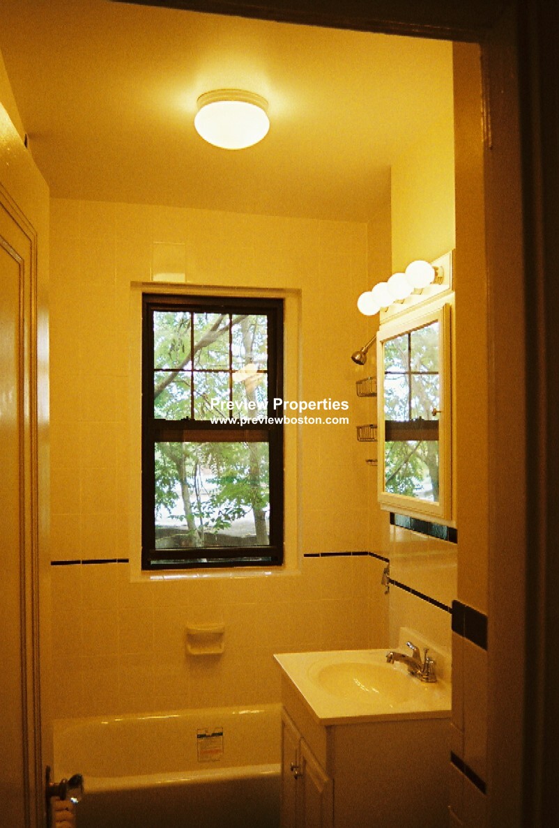 1 bed, 1 bath apartment for rent at 1999 Commonwealth Ave Unit 24P, Brighton — photo 1 of 11