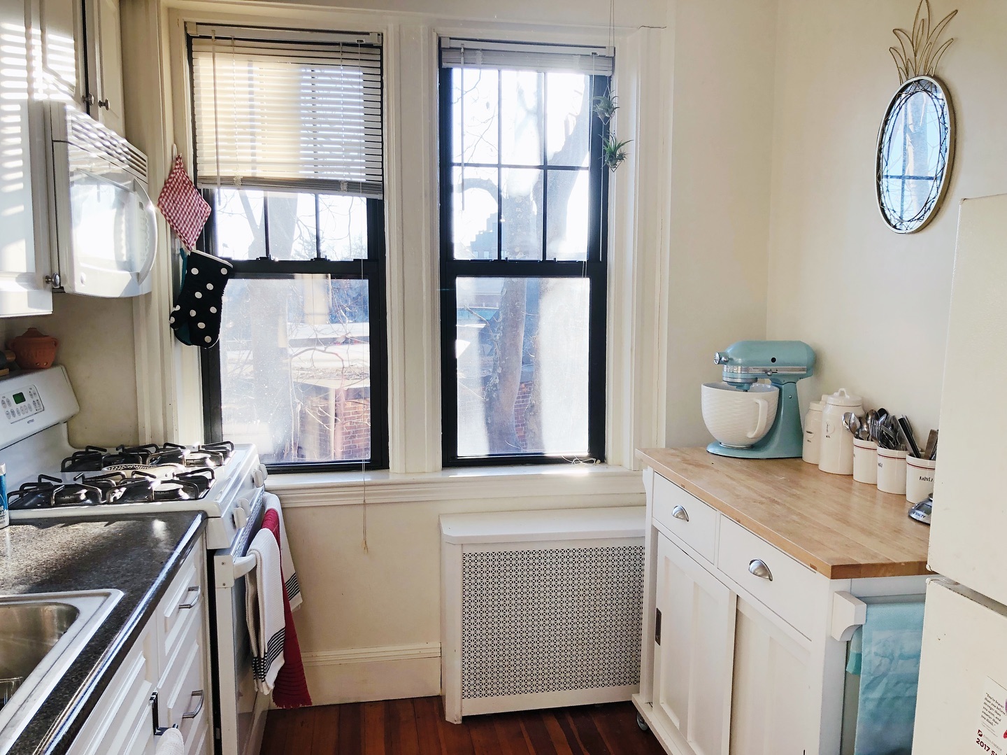 1 bed, 1 bath apartment for rent at 1999 Commonwealth Ave Unit 25, Brighton — photo 1 of 7
