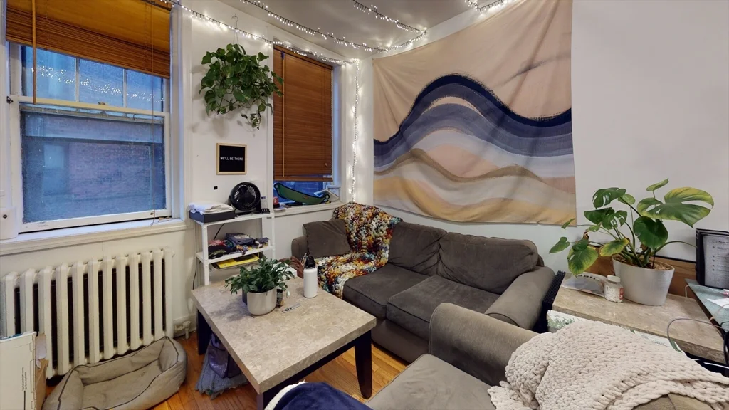 1 bed, 1 bath apartment for rent at 1999 Commonwealth Ave Unit 6, Boston — photo 6 of 10