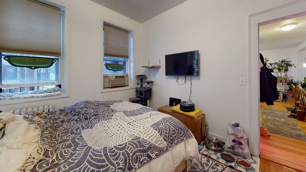 1 bed, 1 bath apartment for rent at 1999 Commonwealth Ave Unit 6, Boston — photo 8 of 10